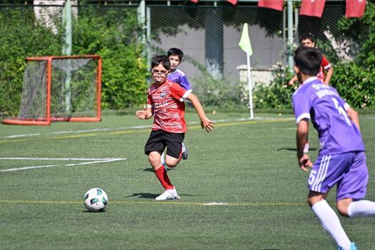 Mersin'de minikler yeteneklerini futbol şenliğinde ortaya koyuyor