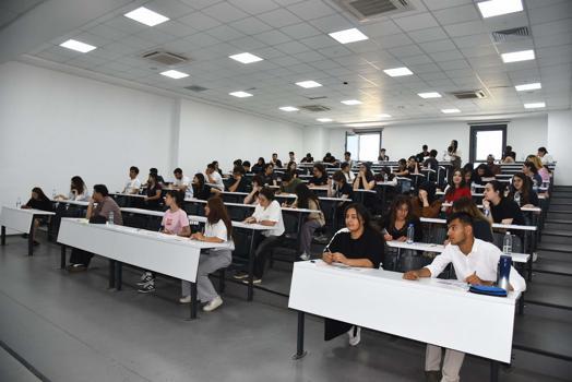 Menemen'de öğrencilere YKS provası