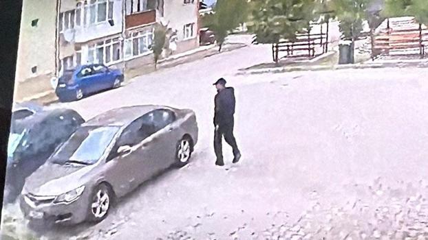 Tartıştığı kişiyi, sokak ortasında tabancayla vurup, kaçtı