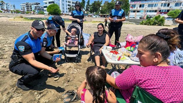 Polisten tatilcilere boğulma ve hırsızlık uyarısı
