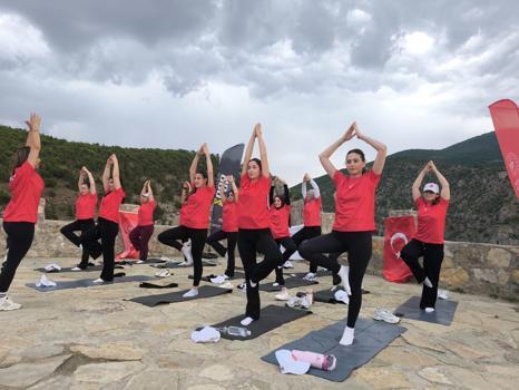 Cehennem Deresi Kanyonu'nda yoga yaptılar