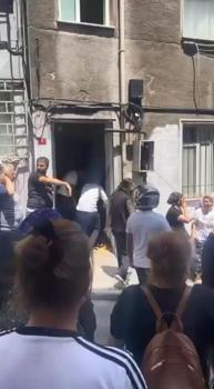 Beyoğlu’nda eski eşinin ilişki yaşadığını öne sürdüğü kişiyi silahla vurdu; yakalandı