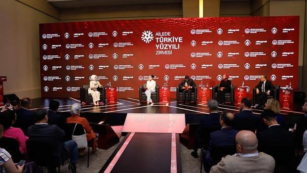 Aile ve Sosyal Hizmetler Bakanı Göktaş, ‘Ailede Türkiye Yüzyılı Zirvesi’nde konuştu