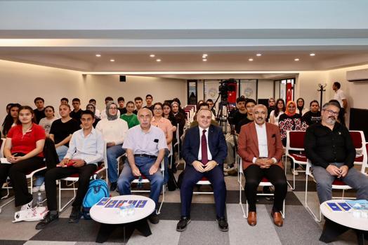 ERÜ Rektörü Altun, öğrencilerle bir araya geldi