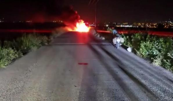 Hatay'da seyir halindeki otomobil yandı