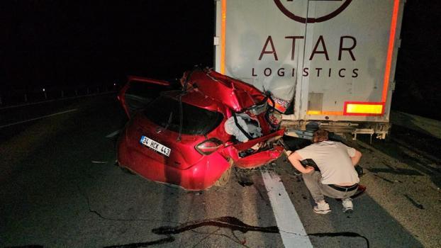 Park halindeki TIR'a arkadan çarpan otomobilin sürücüsü öldü