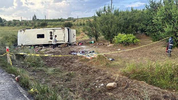 Tur midibüsü şarampole devrildi: 4 ölü, 26 yaralı