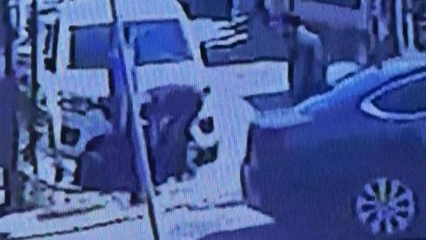 Sokakta vurduğu husumetlisine kemeriyle turnike yaptı; o anlar kamerada