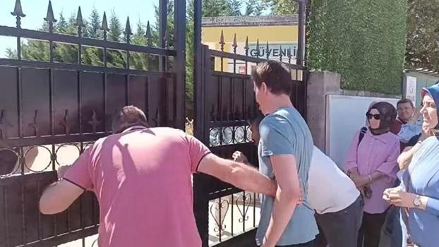 Belgesini otomobilde unutan aday, sınava geç kaldı