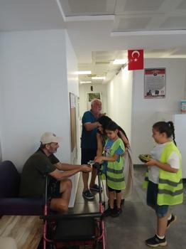 Özel eğitim öğrencilerinden huzurevi ziyareti