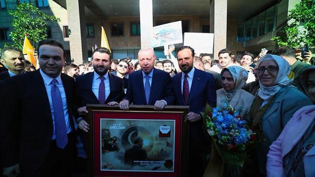 Cumhurbaşkanı Erdoğan'a AK Partili gençlerden Babalar Günü sürprizi