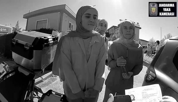 Jandarma, ikiz kardeşler ile bir öğrenciyi motosiklet ile sınava yetiştirdi