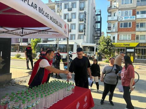 Edirne Vakıflar Bölge Müdürlüğü, YKS öncesi adaylara soğuk su dağıttı
