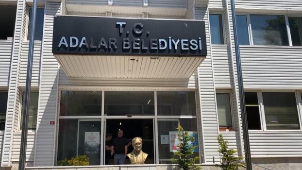 Adalar Belediyesi'ne 'rüşvet' soruşturmasında gözaltına alınan şüpheliler adliyeye sevk