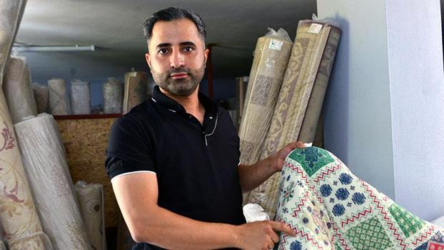 Yıkamak için aldığı battaniyeden çıkan parayı müşterisine geri verdi, kadın ise poşeti sordu