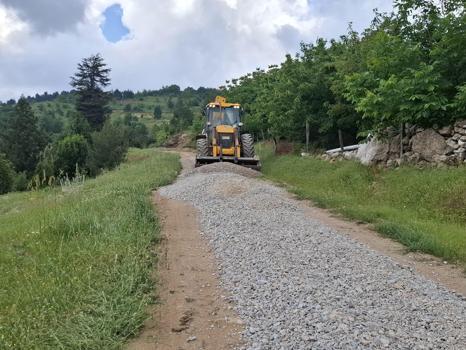 Toroslar'da yol açma çalışmaları sürüyor