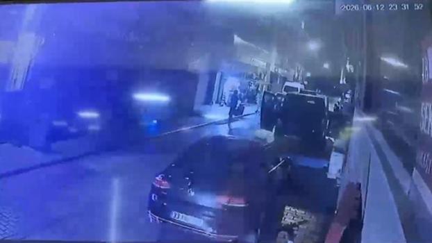 İstanbul Havalimanı'na giden VIP minibüsün yolcularını gasbeden 11 şüpheli yakalandı