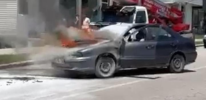 Erzurum'da seyir halindeki otomobilde yangın