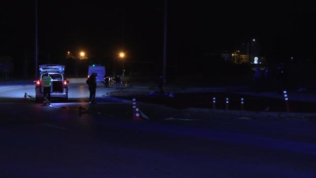 Kaldırıma çarpan motosiklet metrelerce savruldu: 1 ölü