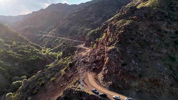 İki mahalleyi bağlayan yol kapandı, mahalleli tepki gösterdi