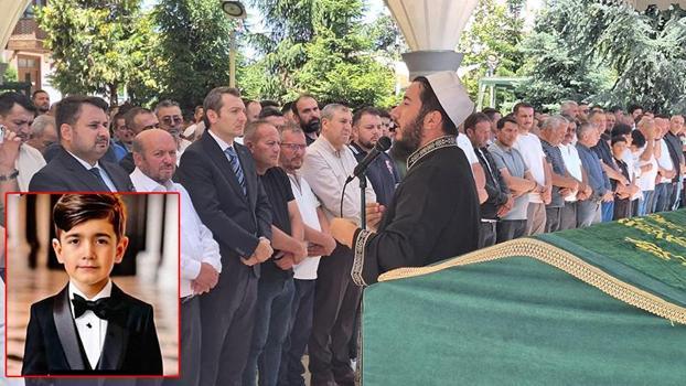Bisikletiyle bakkala giderken kazada ölen 11 yaşındaki Alper, toprağa verildi