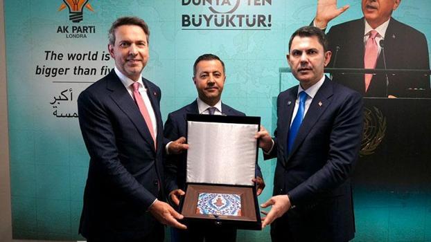 Bakanlar Kurum ve Bayraktar, Londra'da AK Parti teşkilatıyla bir araya geldi