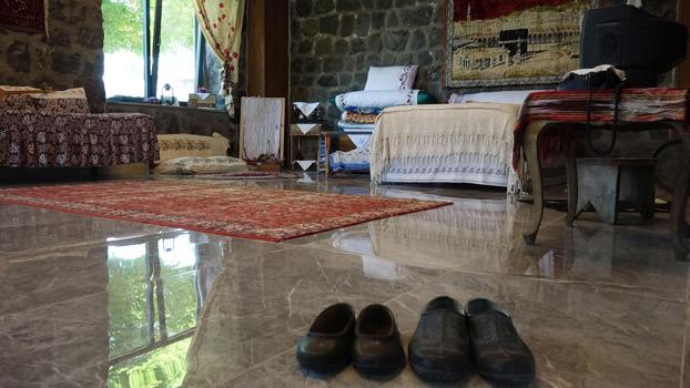 Teknolojiden uzak, anılara yakın; köy evinde 70'lere yolculuk