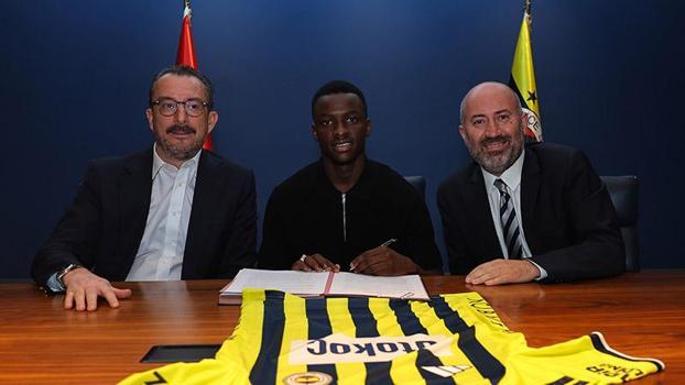 Fenerbahçe, Amara Diouf ile 5 yıllık sözleşme imzaladı