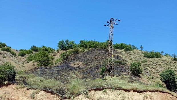 Genç'te örtü yangını söndürüldü