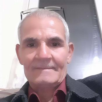 Uşak'ta ağaçlara çarpan otomobilin sürücüsü öldü, eşi yaralandı