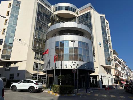 İzmir'de Seferihisar ve Balçova Belediye başkanları gözaltına alındı / Ek fotoğraflar