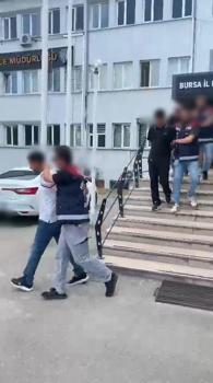 Polis, 'yüksek kazanç' ve 'burs' vaadiyle dolandırıcılık yapan şüphelileri, mağdurun arkadaşı gibi davranıp suçüstü yakaladı