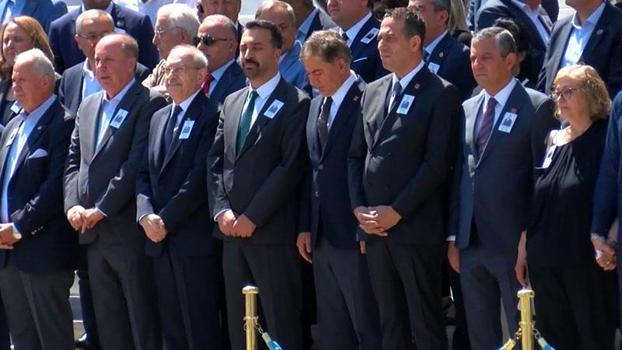 Kılıçdaroğlu ve Özel, cenaze töreninde tokalaştı