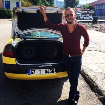 Alkol aldığı yakın arkadaşı bıçakladı; hastanede öldü
