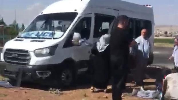 Batman'da yolcu minibüsü ile para nakil minibüsü çarpıştı: 15 yaralı