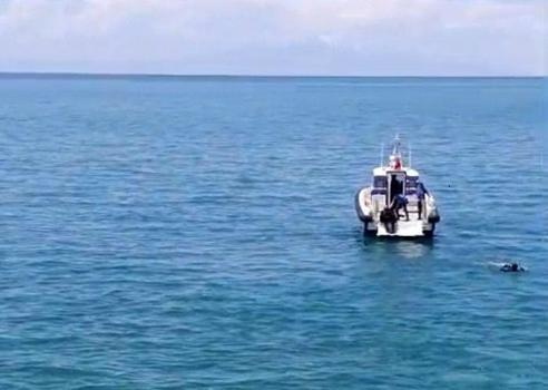 Van Gölü'ne düşen otomobilin sürücüsü yaralı kurtarıldı