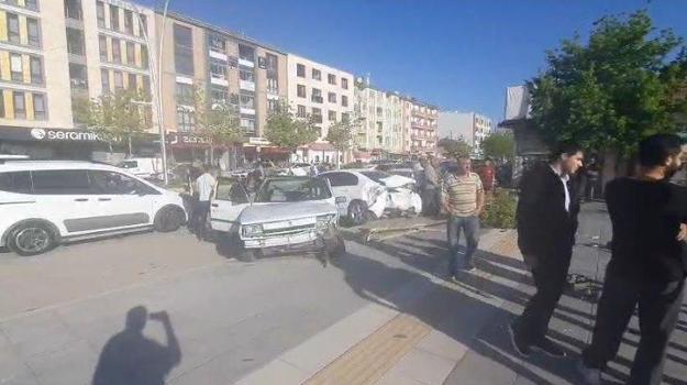 Çorum'da zincirleme trafik kazası: 2 yaralı