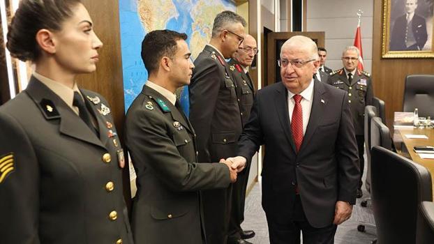 Bakan Güler, Kara Kuvvetleri personelini kabul etti