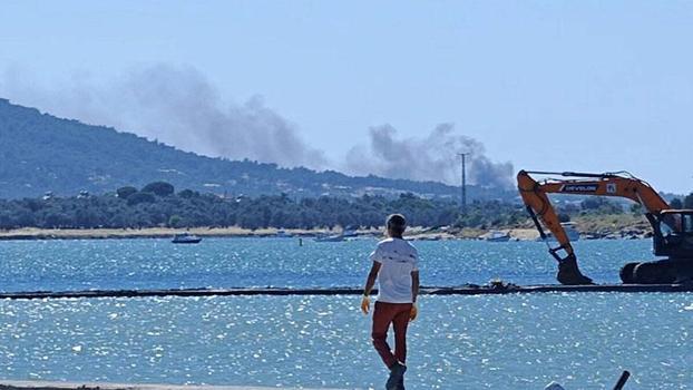 Cunda'da makilik alanda çıkan yangın ormanı yaktı