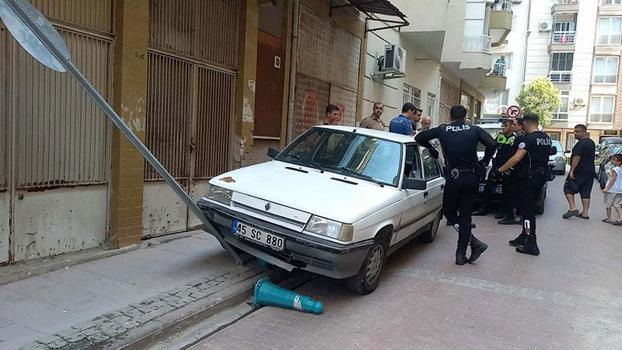 Manisa'da ruhsatsız tabancayla polisten kaçan ehliyetsiz otomobil sürücüsüne 410 bin lira ceza