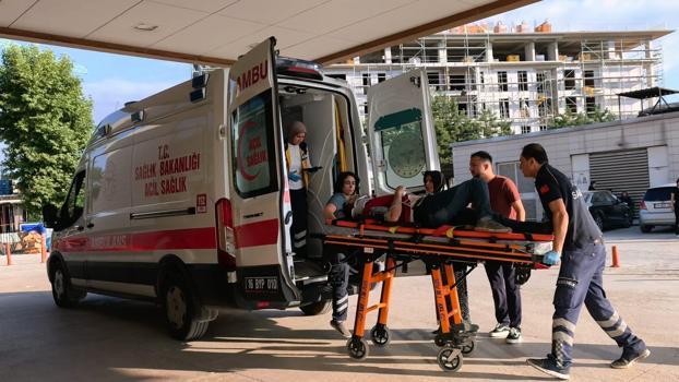 Rahatsızlanıp, park halindeki otomobile çarpan motosikletin sürücüsünün aort damarı yırtıldı