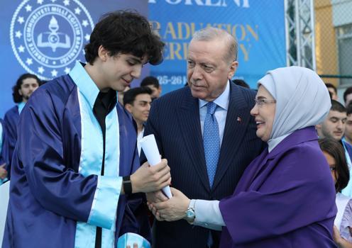 Cumhurbaşkanı Erdoğan, torunu Ömer Tayyip Erdoğan'ın mezuniyet törenine katıldı