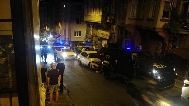 Beyoğlu'nda patlayıcı bırakılan sokaktaki bina, araç ve iş yerlerinde hasar oluştu