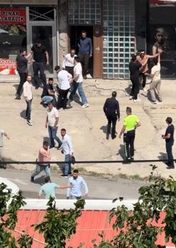 Şemdinli’de 2 kişinin yaralandığı silahlı- sopalı kavga kamerada