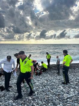 Boğulma tehlikesi geçiren asteğmen, polislerin yardımıyla kurtarıldı
