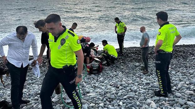Boğulma tehlikesi geçiren asteğmen, polislerin yardımıyla kurtarıldı