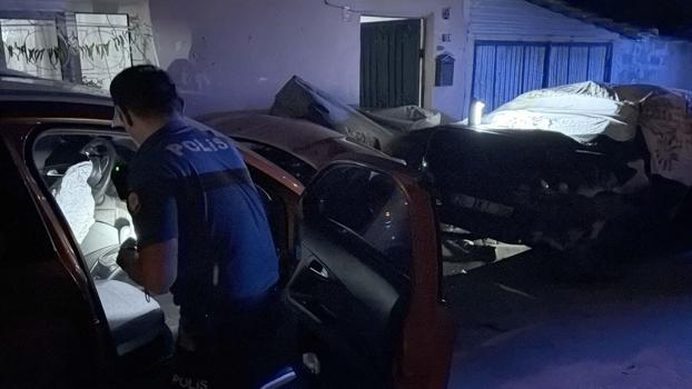 Otomobiliyle, park halindeki otomobile ve motosiklete çarptı; kaza anı kamerada