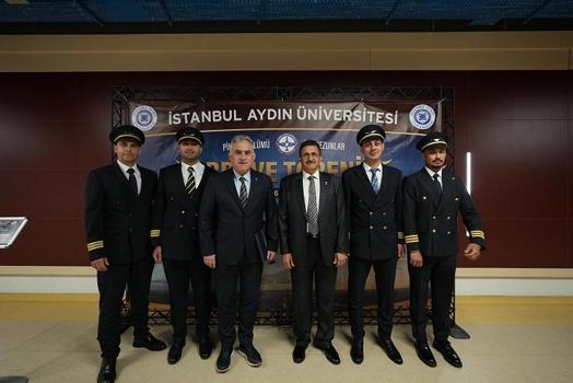 İstanbul Aydın Üniversitesi’nde 23 pilot bröve alarak mezun oldu