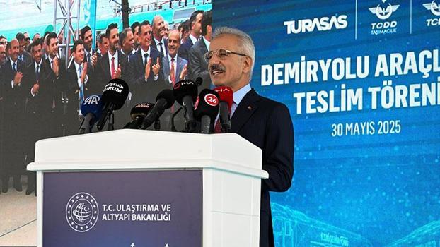 Bakan Uraloğlu: 'TIR Dorsesi Taşıma Vagonu Projesi'nde prototip vagon üretimi tamamlandı
