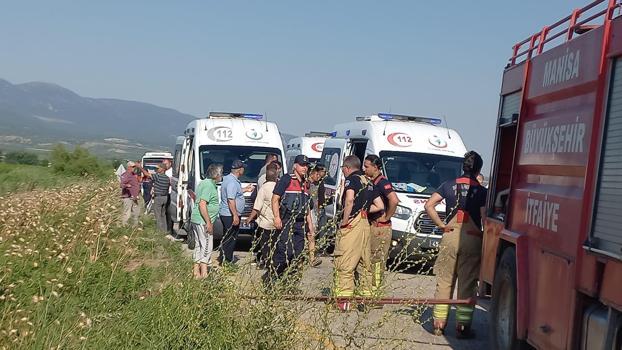 Manisa’da özel halk minibüsü devrildi: 6 yaralı